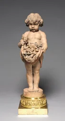 Bambino che porta frutta e fiori
