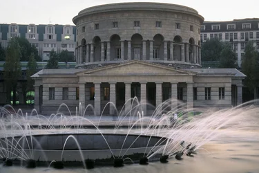 La rotonda di La Villette costruita nel 1789 da Claude Nicolas Ledoux.