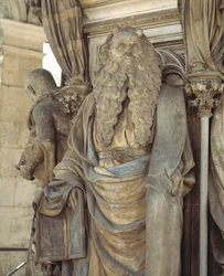 La base del Pozzo di Mosè mostra i profeti che hanno predetto la venuta di Cristo (scultura)