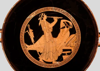 Banchetto e suonatore di doppio flauto, dettaglio da kylix o coppa a figure rosse attiche, circa 490 a.C.