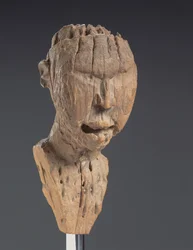 Frammento di un nkisi nkondi del Kongo (legno)