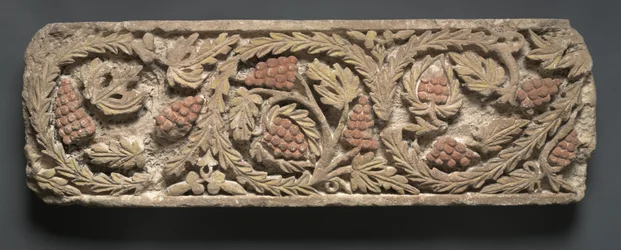 Fregio con fogliame e uva, 300-400