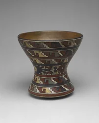 Bicchiere con volute a gradini