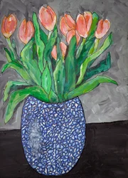 Tulipani dai colori vivaci in un vaso blu