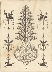 Spilla a forma di giacinto con animali alati in alto e cigni accovacciati in basso