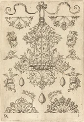 Grande pendente circondato da dieci diversi borchie