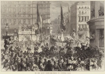 Lo Scià lascia la stazione di Charing-Cross per Buckingham Palace