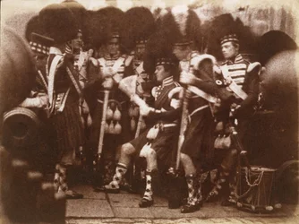 Ufficiale dei 92nd Gordon Highlanders che legge alle truppe, Castello di Edimburgo
