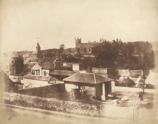 Linlithgow, dalla stazione ferroviaria, con il Municipio, la Chiesa di San Michele e il Palazzo, 1843-184