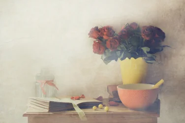Natura morta con rose vintage