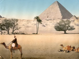 Beduini a riposo vicino alla Grande Piramide di Giza, c.1895