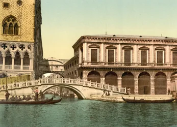 Ponte di Paglia con il Ponte dei Sospiri dietro, Venezia, 1890-1900