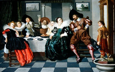 Compagnia elegante a un tavolo in un interno