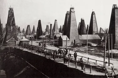Pozzi petroliferi a Baku sul Mar Caspio, Russia, c1890