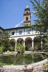 Architettura: veduta del chiostro dei morti