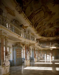 Vista della sala della biblioteca del monastero di Schussenried realizzata dall