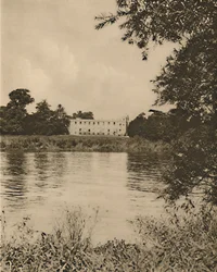 Fair Thames lava le rive canneggianti presso Syon House, c1935