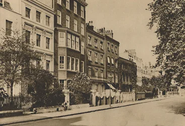 Piazza Kensington che conserva ancora la pace di due secoli, c1935