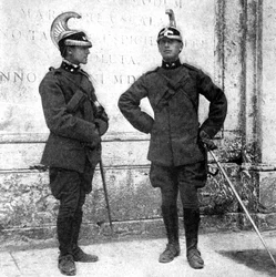 Due dragoni italiani, 1922
