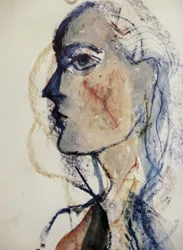 Donna astratta e pensierosa