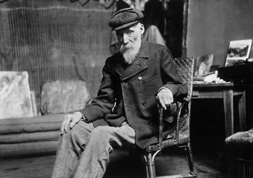 Auguste Renoir (1841-1919), pittore francese, nel suo atelier a Cagnes-sur-Mer (Alpi Marittime), circa 1907