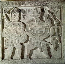 Arte selgiuchide: bassorilievo rappresentante due guerrieri. Da Konya, Turchia. XIII secolo. Museo di Arte Islamica Turca, Istanbul