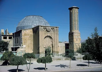 Veduta del Minareto Medrese (1258)