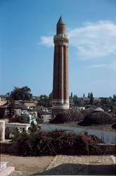Vista del minareto cannelé della Moschea Yivli (1230)