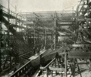 La costruzione di una nave da guerra: Un incrociatore di prima classe in costruzione ai Thames Ironworks
