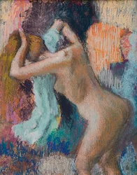 Dopo il bagno, donna che si asciuga