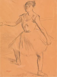 Ballerina in piedi alla sbarra