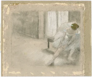 Ballerina seduta che si aggiusta la calza