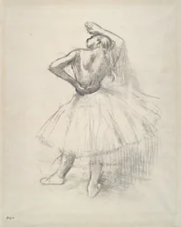 Danseuse debout, le bras droit levé