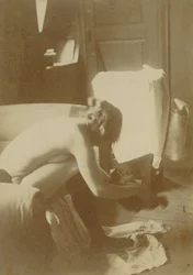 [Nudo seduto]