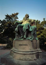 Monumento in omaggio al poeta tedesco Johann Wolfgang von Goethe (1749-1832) realizzato da Edmund von Hellmer (1850-1935)
