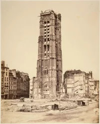 La torre Saint-Jacques, prima del restauro. 4° arrondissement, Parigi.