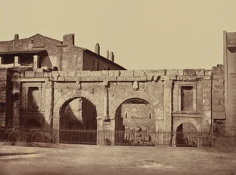 Nîmes. Porta di Augusto