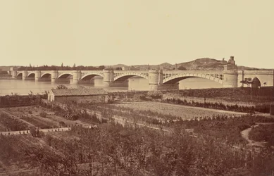 Tarascon. Viadotto