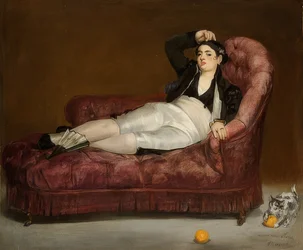 Giovane donna sdraiata in costume spagnolo