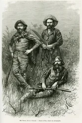 Membri della spedizione: Mr. Thouar (sdraiato), Mr. Novis (in piedi a sinistra) e Mr. Valverde (in piedi a destra) (incisione)