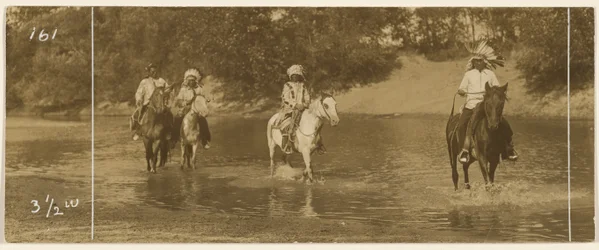 [Cavalieri in un ruscello]