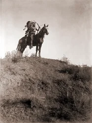 Guerriero Absaroke a cavallo di Edward S. Curtis, c.1910