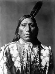 Piccolo Falco, uomo Brule, South Dakota, c. 1907, foto di Edward S. Curtis