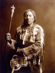 Running Rabbit (Aatsista-Mahkan 1833-1911), indiano Blackfeet, c. 1900, foto di Edward S. Curtis