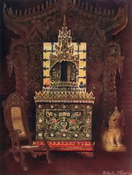 Mobili asiatici dalla collezione di Lord Curzon di Kedleston, G.C.S.I., D.C.L., ecc. Porta intagliata e dorata birmana da Mandalay. Scatola di manoscritti buddisti (Poongyi) e santuario (Sadaik) di legno
