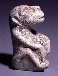 Statuetta di babbuino, dal Tempio di Hierakonpolis, Deposito Principale, Periodo Dinastico Antico, 1ª-2ª Dinastia
