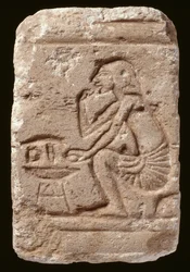Rilievo di un uomo seduto accanto a un tavolo, Periodo di Amarna