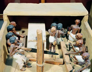 Modello funerario di una falegnameria, dalla tomba di Meketre, Valle dei Nobili, Medio Regno, ca. 2000 a.C.
