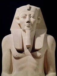 Statua seduta di Sesostri I (1971-28 a.C.), originariamente dal Tempio Funerario di Sesostri I ad al-Lisht (dettaglio)
