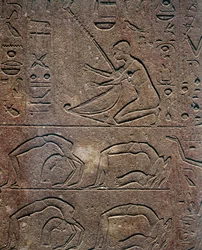 Celebrazioni con suonatore di arpa e acrobati, rilievo, Cappella Rossa di Hatshepsut, ricostruzione esposta al Museo di Karnak, Civiltà Egizia, Nuovo Regno, Dinastia XVIII